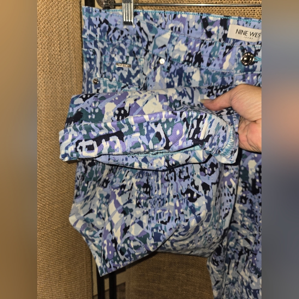 NWOT Women's Nine West Chrystie Capri Blue Abstract Print Pants Size 16 - Picture 4 of 13